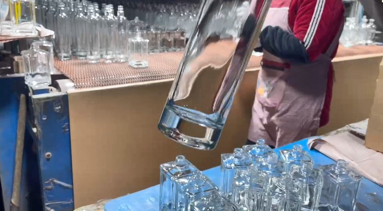 白酒瓶生产厂家视频